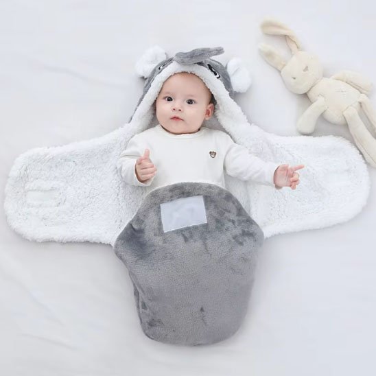 Nid d'ange gris pour bébé, modèle cocon chaud et confortable pour les promenades.