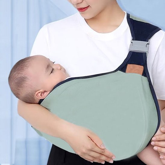 Porte-bébé écharpe pour un contact peau à peau entre la mère et son bébé.