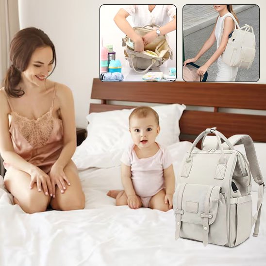 Maman jouant avec son bébé sur un lit avec sac à langer beige